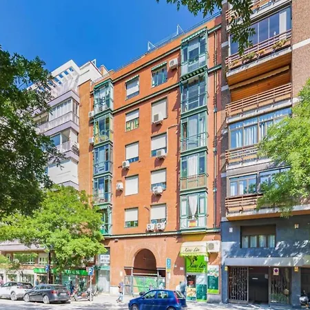 Attractive With Garden Apartment *